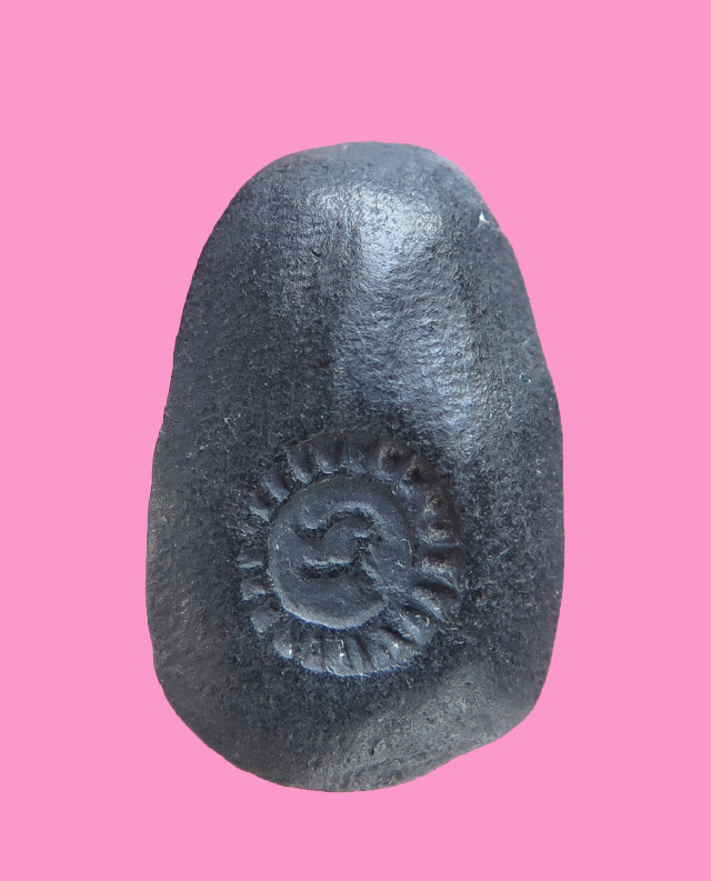 พระพิมพ์เม็ดบัว หลังกด นะ