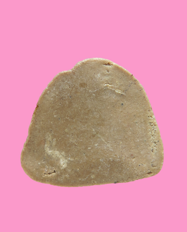 พระปิดตา พิมพ์เหมือนกบ เนื้อผงน้ำมันจัดๆ