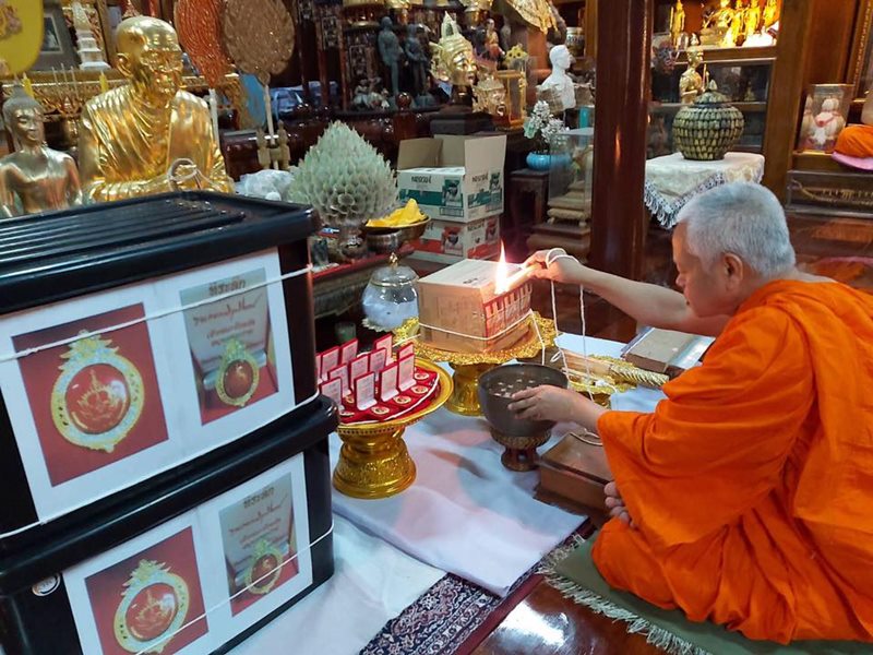 ล็อกเก็ตเข็มกลัดยันต์มงกุฏฯ พระมหาสุรศักดิ์ วัดประดู่ฯ ที่ระลึกเจ้าคณะจังหวัดสมุทรสงคราม 2562