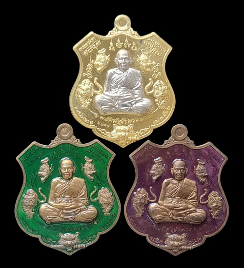 เคาะแรกแดง..พยัคฆ์เจ้าพระยา ๒๕๖๓..รวม ๓ เหรียญ กล่องเดิม..ลพ.พัฒน์ วัดห้วยด้วน จ.นครสวรรค์ / ส่ง ems