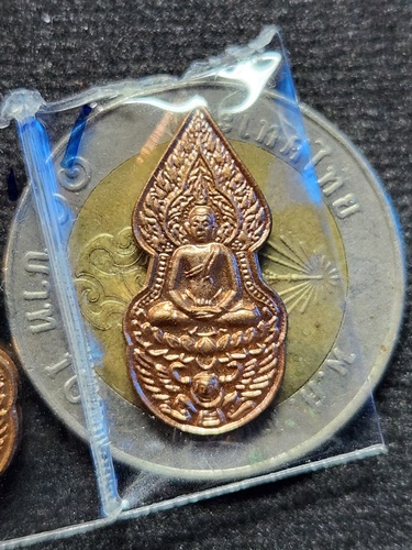 วัดเขาแหลม จ.สระแก้ว  พระปรกโพธิ์ทรงครุฑ หลังพระแม่ธรณี รุ่นแรก หลวงปูกาหลง รุ่นแรก 2548