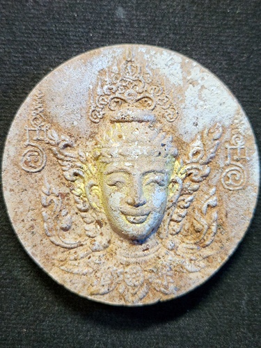วัดเขาแหลม จ.สระแก้ว พระผงพระลักษณ์หน้าทอง หลวงปู่กาหลง เขี้ยวแก้ว  รุ่นครอบเศียรพระลักษณ์ 2550