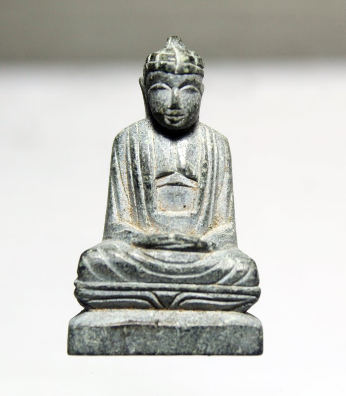 A975พระพุทธหินแกะ ประเทศอินเดีย ครูบาบุญชุ่ม ญาณสํวโร วัดพระธาตุดอนเรือง ปลุกเสก แล้วแจกลูกศิษย์ ปี 