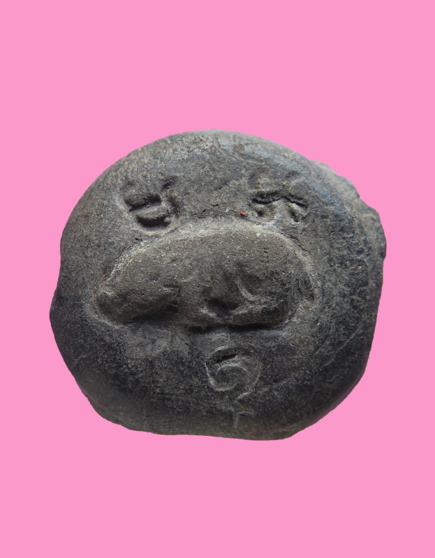 หมู เนื้อดิน ขนาดเส้นผ่าศูนย์กลางประมาณ 2 นิ้ว