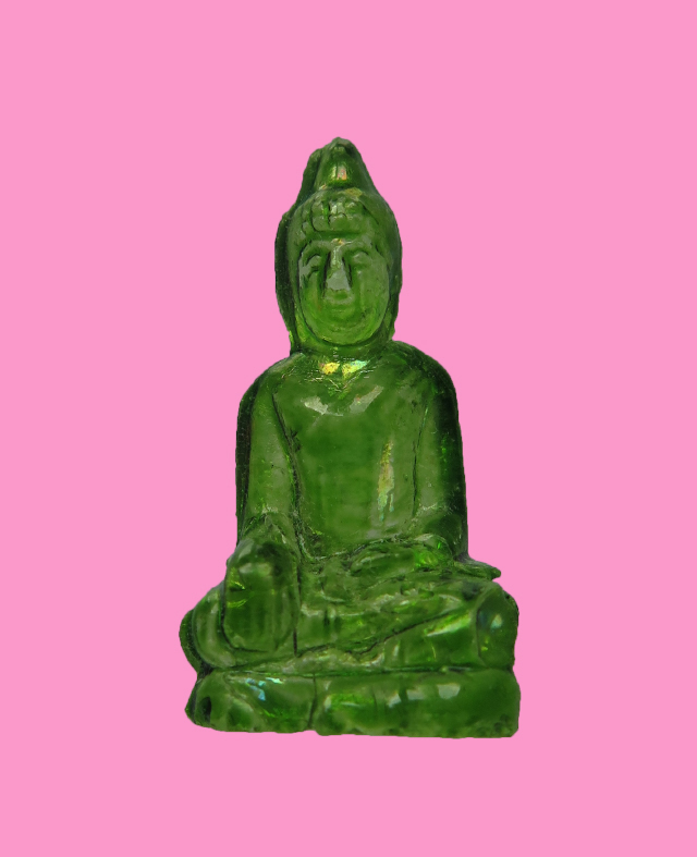 พระแก้ว ขนาดเกือบนิ้ว สีเขียว