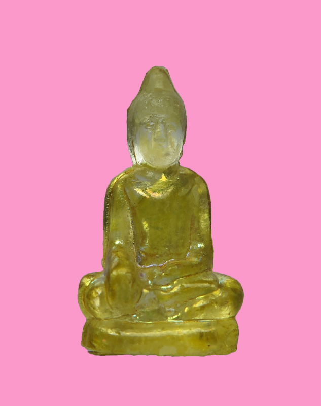 พระแก้ว ขนาดเกือบนิ้ว สีเหลืองอัมพัน