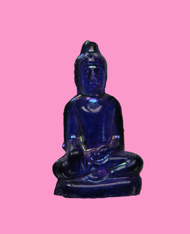 พระแก้ว ขนาดเกือบนิ้ว สีม่วง