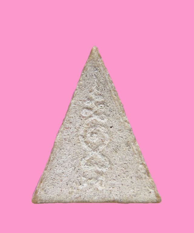 นางพญาเนื้อผง หลังยันต์