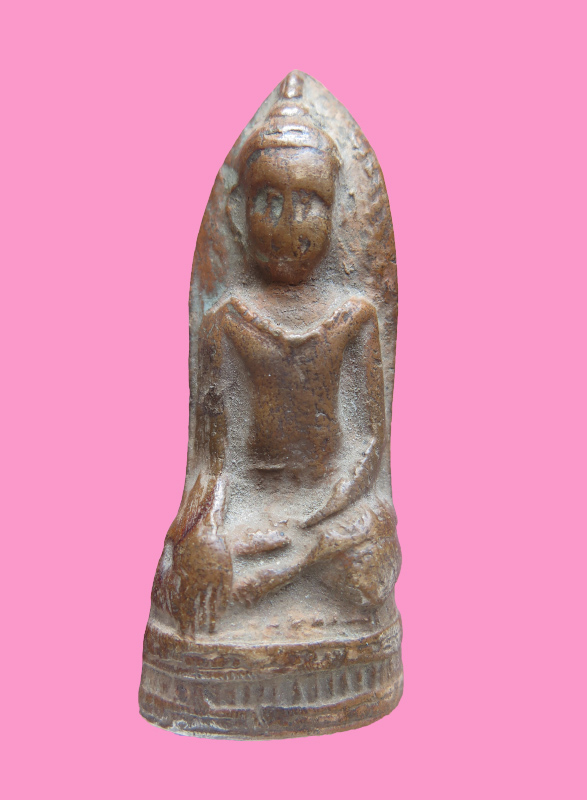 พระพิมพ์เชียงรุ้ง เนื้อดิน หลังจาร เก่าจัด (สูงประมาณ 4.5 นิ้ว)