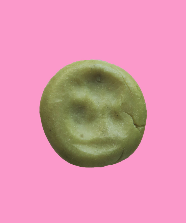 พระปิดตา หลังแบบ พิมพ์จันทร์ลอย เนื้อผงน้ำมัน