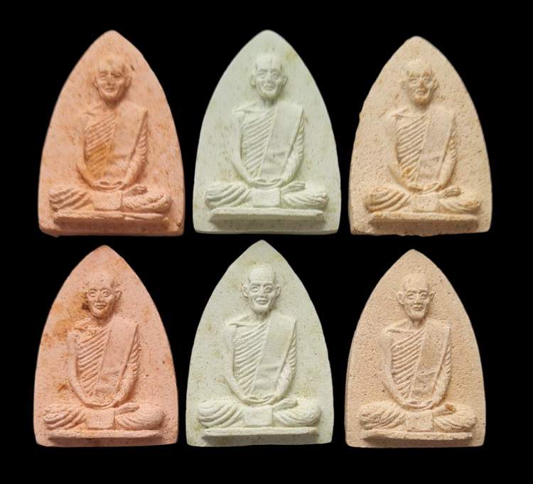 เคาะแรกแดง..พระผงกลีบบัวเล็ก ๒๐ รวม ๖ องค์..ยุวพุทธิกสมาคมชลบุรี สร้าง ลป.โต๊ะ เสก / ส่ง ems