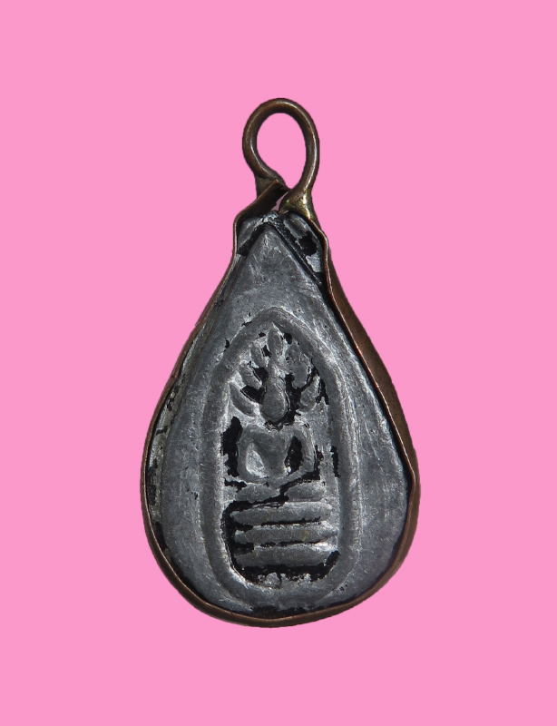 พระกลีบบัว หลังนาคปรก เนื้อชิน