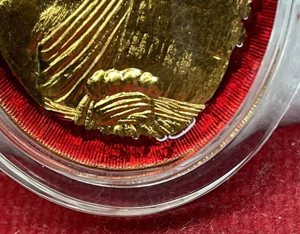 เลข ๗๗๗ เหรียญรูปไข่ หลวงพ่อคูณ วัดบ้านไร่ พิมพ์ครึ่งองค์ รุ่นปาฏิหาริย์ EOD ปี ๒๕๕๖ เนื้อกะหลั่ยทอง