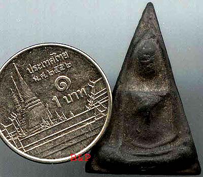 *นางพญาผงดำ หลังลายผ้า(ตะแกรง) หลวงปู่เทียม วัดกษัตราธิราชฯ อยุธยา ปี๒๕๑๙*