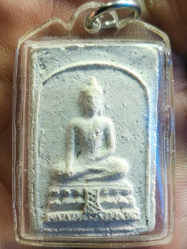 วัดสะพานสูง กรุงเทพฯ พระสมเด็จ อาจารย์เชื้อ พิมพ์มฤคทายวัน ปี 2505  หลังตัวหนังสือ