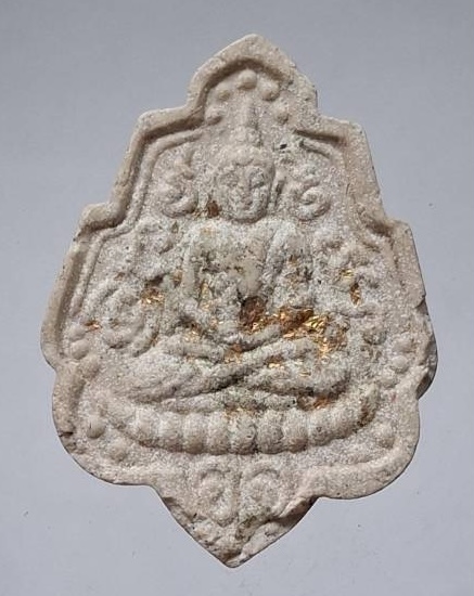 พระผงเศียรแหลม หลวงพ่อแก้ว วัดพวงมาลัย จ.สมุทรสงคราม ปี2555 เนื้อผงทองจากรูปเหมือนองค์หลวงพ่อ