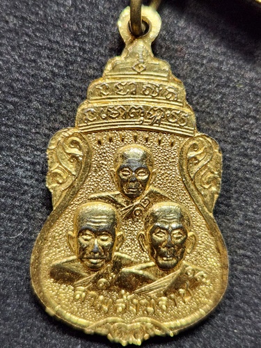 วัดเกาะกา นครนายก เหรียญ3 สังฆราช  พระแก้วมรกต