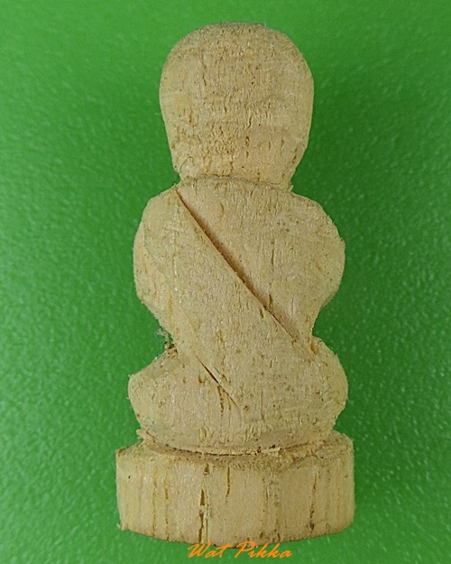 พระปิดตาเนื้อไม้อุดผง ไม่ทราบที่ .2956.