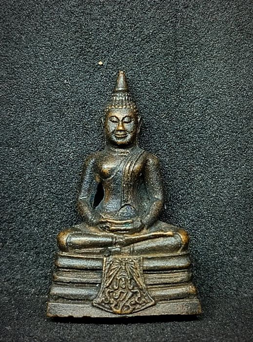 พระกริ่ง พระพุทธโสธร ภ.ป.ร. วัดโสธรวรารามวรวิหาร รุ่น ปี 2535 เนื้อโลหะรมดำ กริ่งดังไม่ติดขัด
