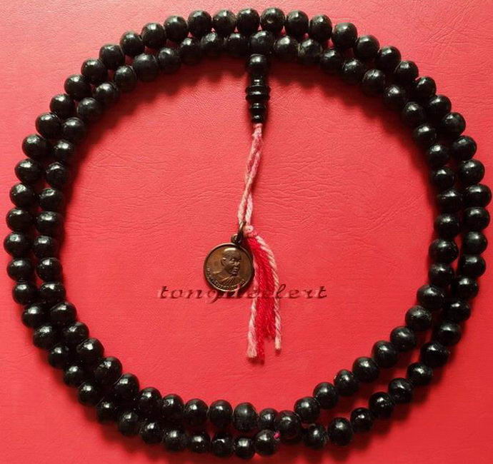 ประคำผงว่านเกสร108 รุ่นแรก หลวงพ่ออุตตมะ วัดวังก์วิเวการาม จ.กาญจนบุรี มีเหรียญห้อยปลายประคำด้วยค่ะ