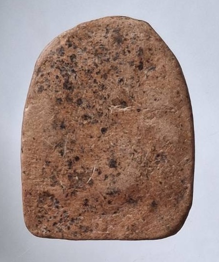 พระซุ้มกอ เนื้อดินเผา เก่าๆมีราดำกระจายๆ ไม่ทราบที่