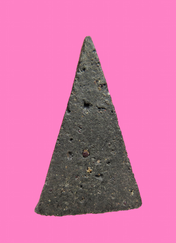 พระเนื้อดิน พิมพ์สมาธิฐานสูง  องค์ดำๆ