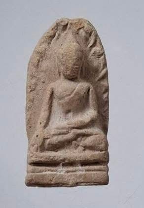 พระรอด วัดมหาวัน จ.ลำพูน เนื้อดินเผา หลังกดชื่อ