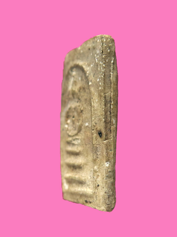 สมเด็จบาง สูงประมาณ 2.4 ซม.