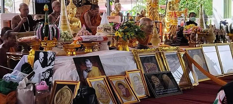เหรียญหันข้าง หลวงปู่เฉย วัดน้ำอ้อม จ.บุรีรัมย์ รุ่นเหนือดวง ปี2567 เนื้อทองทิพย์