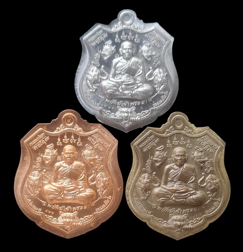 เคาะแรกแดง..พยัคฆ์เจ้าพระยา ๖๓..ไม่ตัดปีก ๓ เหรียญ..ล.พ.พัฒน์ วัดห้วยด้วน จ.นครสวรรค์ / ส่ง ems