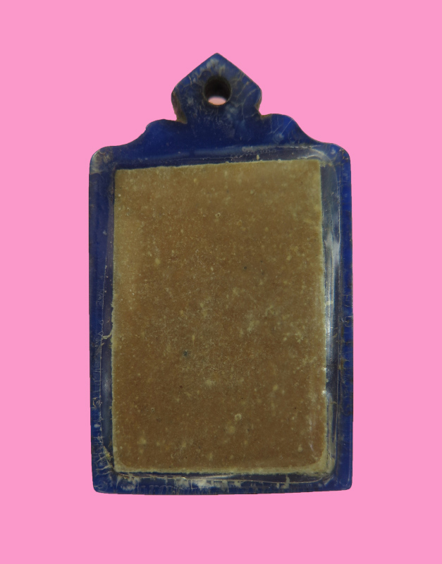 พระพุทธประทานพร เนื้อผงน้ำมันเข้ม เลี่ยมเก่า