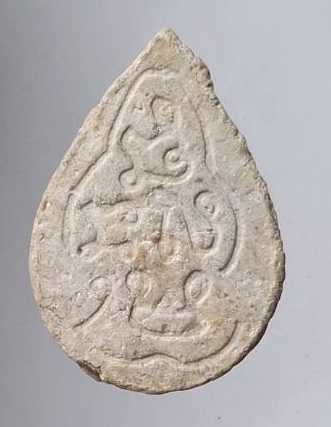 พระกลีบบัว หลังยันต์ เนื้อผงเก่า ไม่ทราบที่