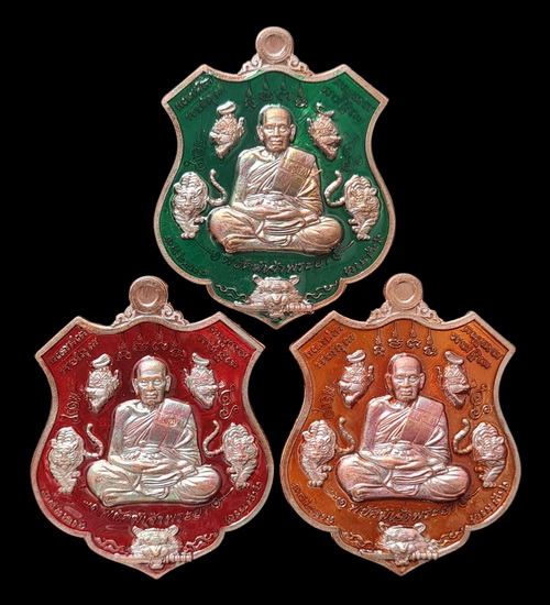 เคาะแรกแดง..พยัคฆ์เจ้าพระยา ๒๕๖๓..ทองแดงมันปูลงยา ๓ เหรียญ..ล.พ.พัฒน์ วัดห้วยด้วน จ.นครสวรรค์ 