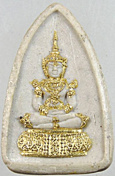 ๒๐ พระผงรูปเหมือนสมเด็จโต หลังพระแก้วมรกต