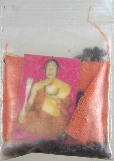 ๒๐ รูปถ่าย จีวร เม็ดแร่ หลวงพ่ออุทัย ตาทิพย์ วัดเกาะตาพุด ราชบุรี