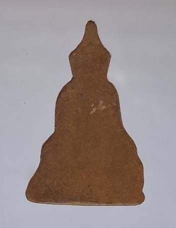 เหรียญปั้มพระพุทธหลังเรียบ เนื้อทองแดง ไม่ทราบที่