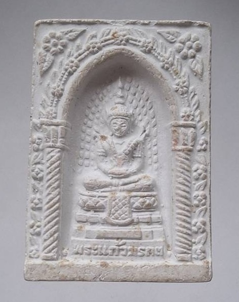 พระผงพระแก้วมรกต หลังปั้มยันต์ ไม่ทราบที่