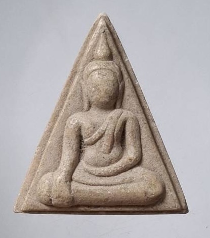 พระนางพญา หลวงพ่อโต๊ะ วัดสระเกษ อ.ไชโย จ.อ่างทอง ปี2552 เนื้อผงน้ำมัน