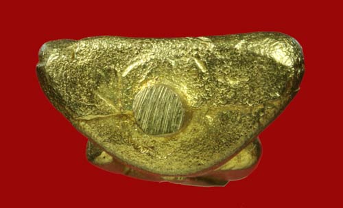 พระยอดธง เนื้อทองเหสือง หลวงปู่ตี๋ วัดหลวงราชาวาส จ.อุทัยธานี ปี2540