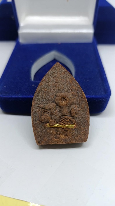 พระผงพรายเจ้าสัว เนื้อพรหมโลก (มวลสาร ผสมผง พรายกัญญา ) +ฝังตระกรุดทองคำ  ปี2558 ( วัดยานนาวา ปลุกเส