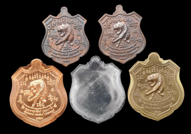 เคาะแรกแดง..พยัคฆ์เจ้าพระยา ๒๕๖๓..รวม ๕ เหรียญ รายละเอียดในโพสต์..ล.พ.พัฒน์ วัดห้วยด้วน จ.นครสวรรค์ 