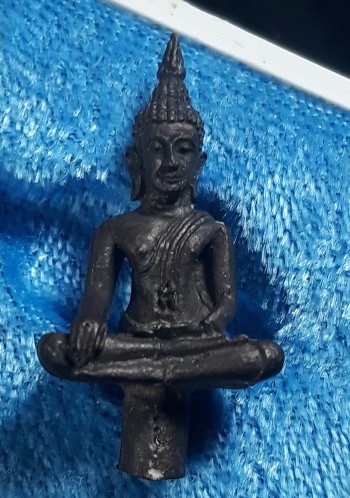 พระยอดธง หลวงปู่แย้ม วัดตะเคียน (2)