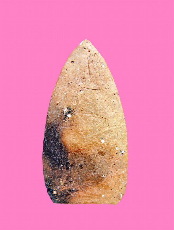 พระสรรนั่งไหล่ตรง เนื้อดินผสมผง