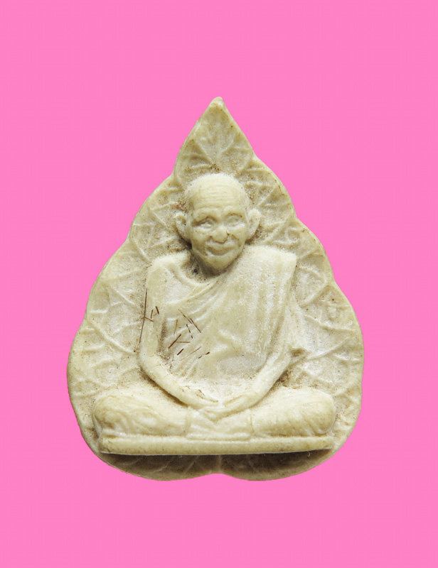 รูปเหมือนใบโพธิ์หลวงพ่อเส็ง วัดบางนา ปทุมธานี เนื้อผง มีเกสา(หายาก) ปี27 แจกในงานวันเกิดหลวงพ่อ