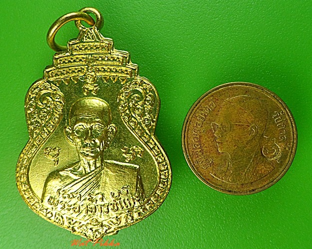 เหรียญพระอาจารย์แกะ วัดหนองกาน้ำ ชลบุรี .3245.