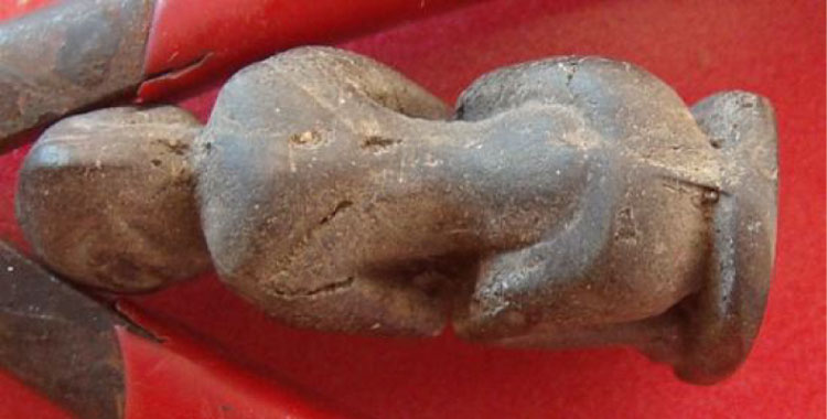 ลิงจับหลักหรือ หนุมานเนื้อผงว่านไม่ทราบที่ ไม่มีในกูเกิล ฐานฝังตะกรุด