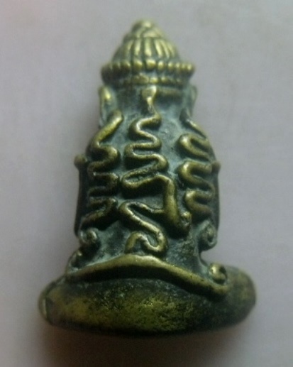 **เบาๆ**พระปิดตามหาลาภ หลังยันต์ เนื้อโลหะผสม เก่าๆ ไม่ทราบที่**สวยๆ เชิญชมครับ