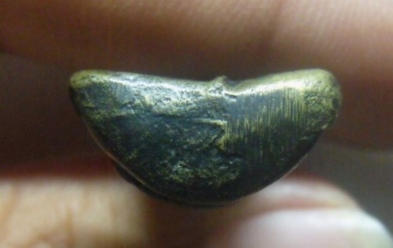 **เบาๆ**พระปิดตามหาลาภ หลังยันต์ เนื้อโลหะผสม เก่าๆ ไม่ทราบที่**สวยๆ เชิญชมครับ