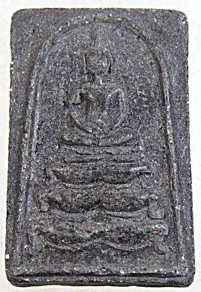 ๒๐ พระสมเด็จฐานสิงห์ หลังหัวเสือ