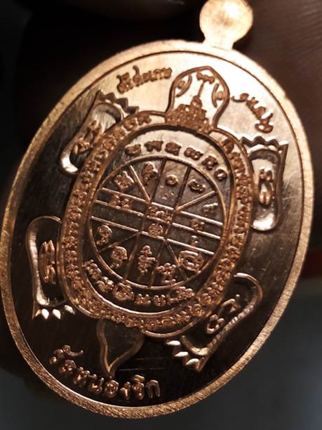 เหรียญรูปไข่ครึ่งองค์ หลวงปู่แสน อายุยืน 111 ปีทองแดงขัดเงาเลข2312